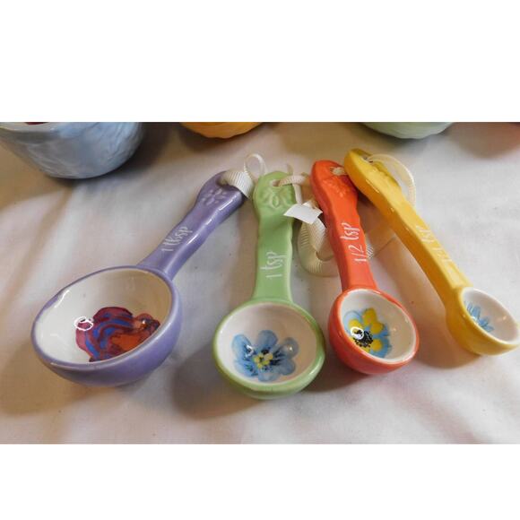 Pioneer Woman _ Willow 8-Piece Stoneware Measuring Cups and Spoons Sets New - Picture 6 of 7
